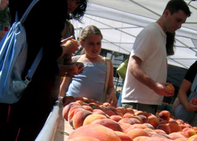 Atlanta Peaches at a Farmer's Market