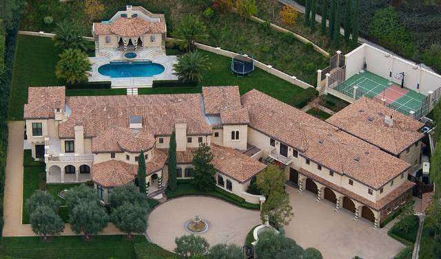 Barry Bonds' home in Beverly Hills, CA