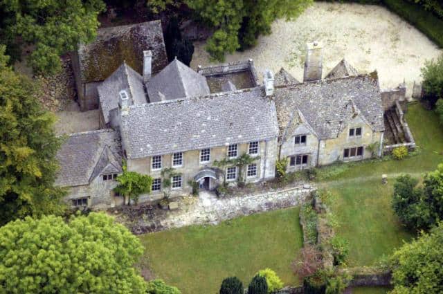 Kate Winslet's house in Sussex. Photo via CelebrityHomePhoto.com.