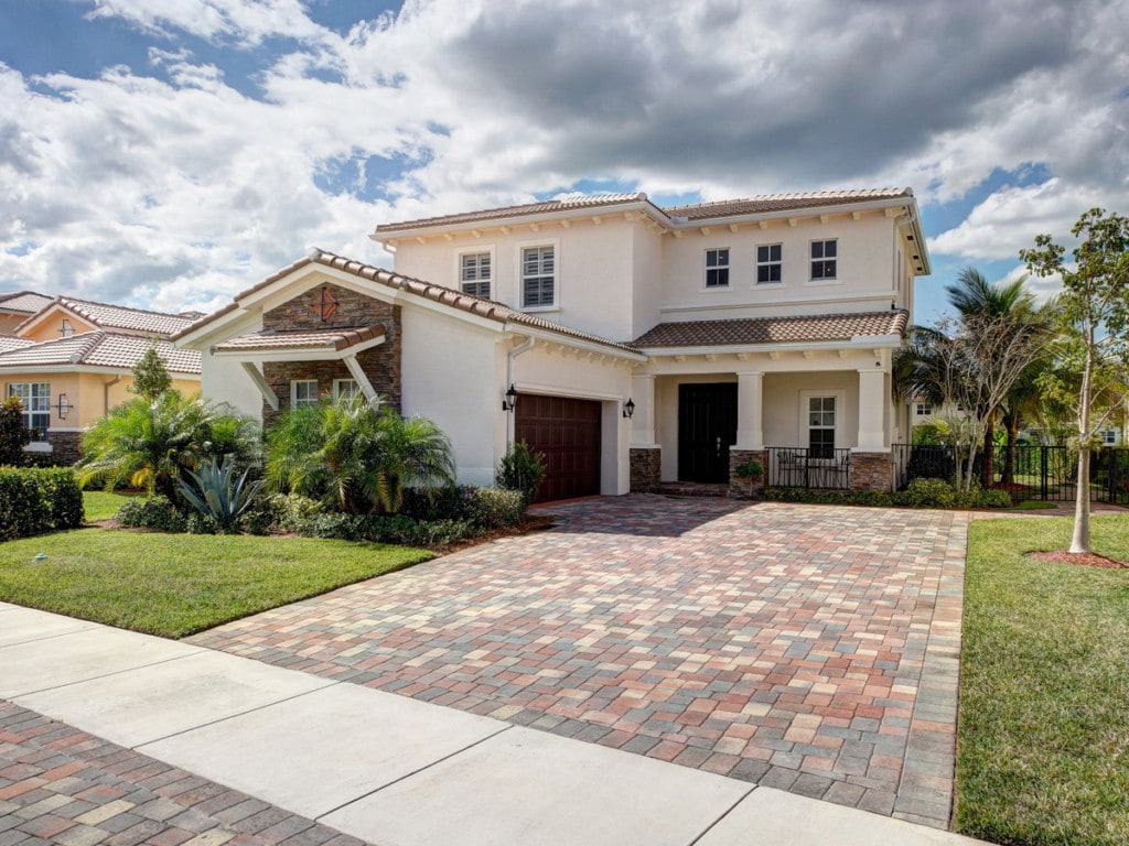 beautiful home in Jupiter, FL: Learn how to prepare your home for a hurricane this season