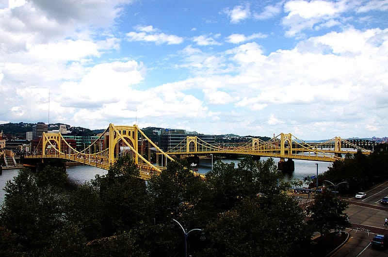 800px-Pittsburgh_Bridges,_Three_Sisters