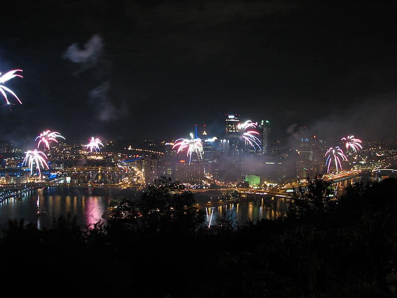 Pittsburgh_250th_Fireworks_Show_Oct_4_2008_10-21pm