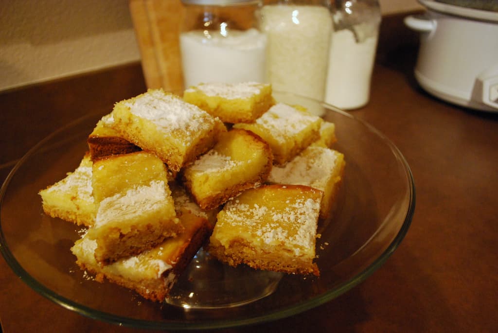 Gooey Butter Cake. Photo Credit: Amanda/Wikimedia Commons