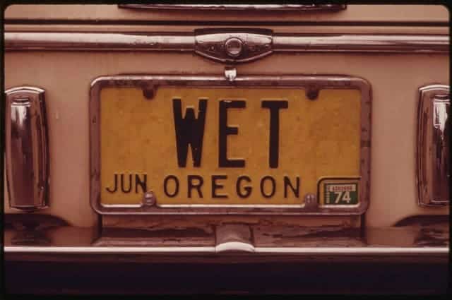 800px-AN_OREGON_PERSONALIZED_LICENSE_PLATE_WITH_THE_LETTERS_-WET-_HOWEVER,_LACK_OF_RAIN_CREATED_A_SERIOUS_ENERGY_CRISIS_IN..._-_