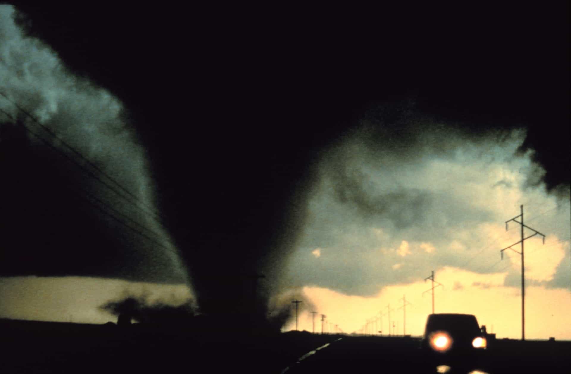 tornado-541911