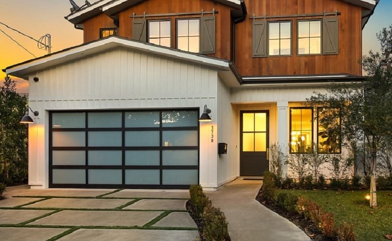 Driveway leading to a home with double garage door and entryway