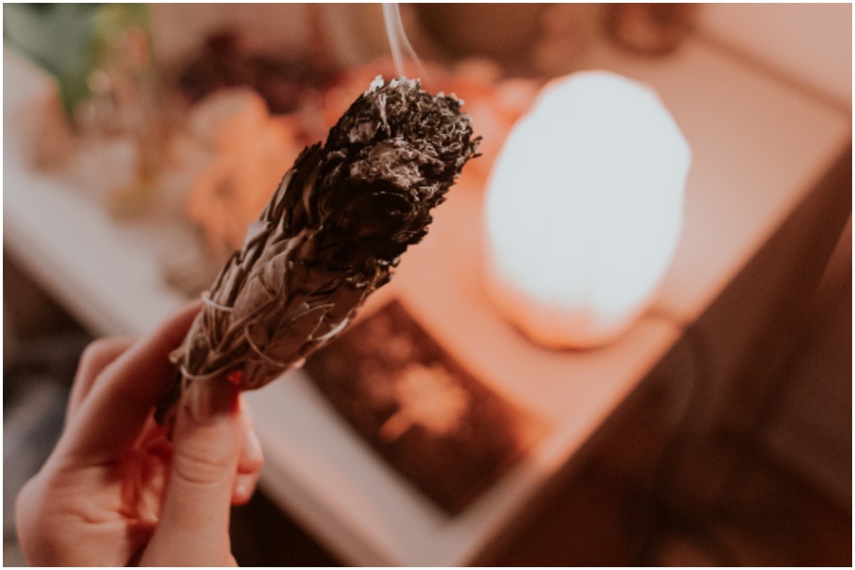 burning sage for house cleansing