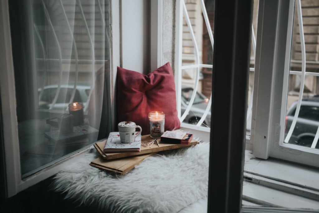 how to make your home cozy with candles furry blanket