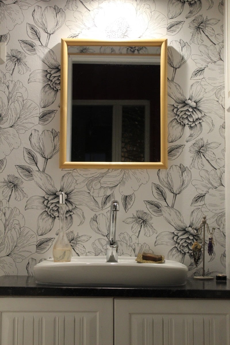wallpaper bathroom