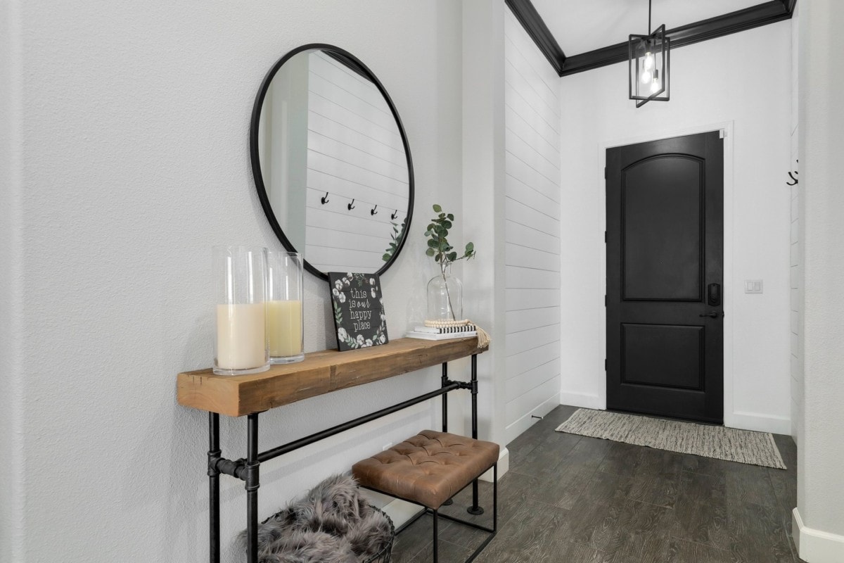 https://www.redfin.com/blog/wp-content/uploads/2021/03/1_Simple-but-Genius-Entryway-Ideas.jpg