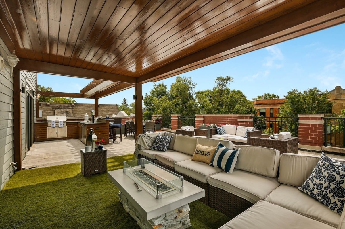 outdoor-deck-house-features