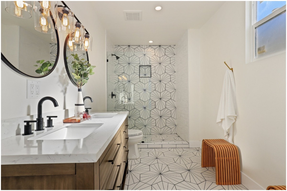 A bathroom with fancy tile