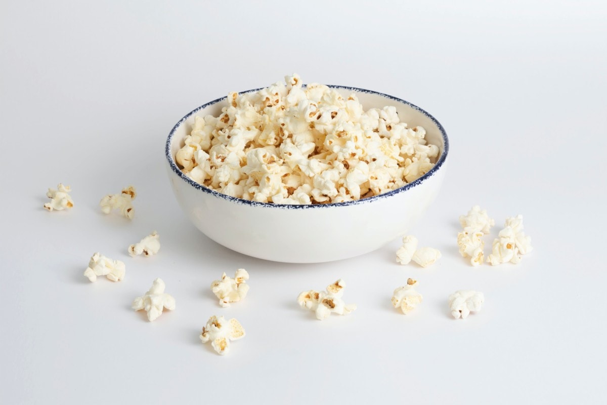 white-bowl-with-popcorn