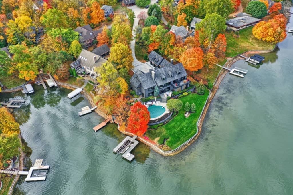 Coastal homes with docks along the water like these are typically in high-risk flood zones. "Is my house in a flood zone" is an important question for homeowners to answer.