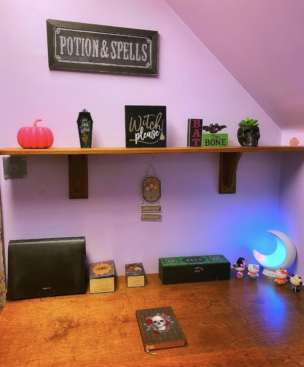 spooky_halloween_decor_home_office