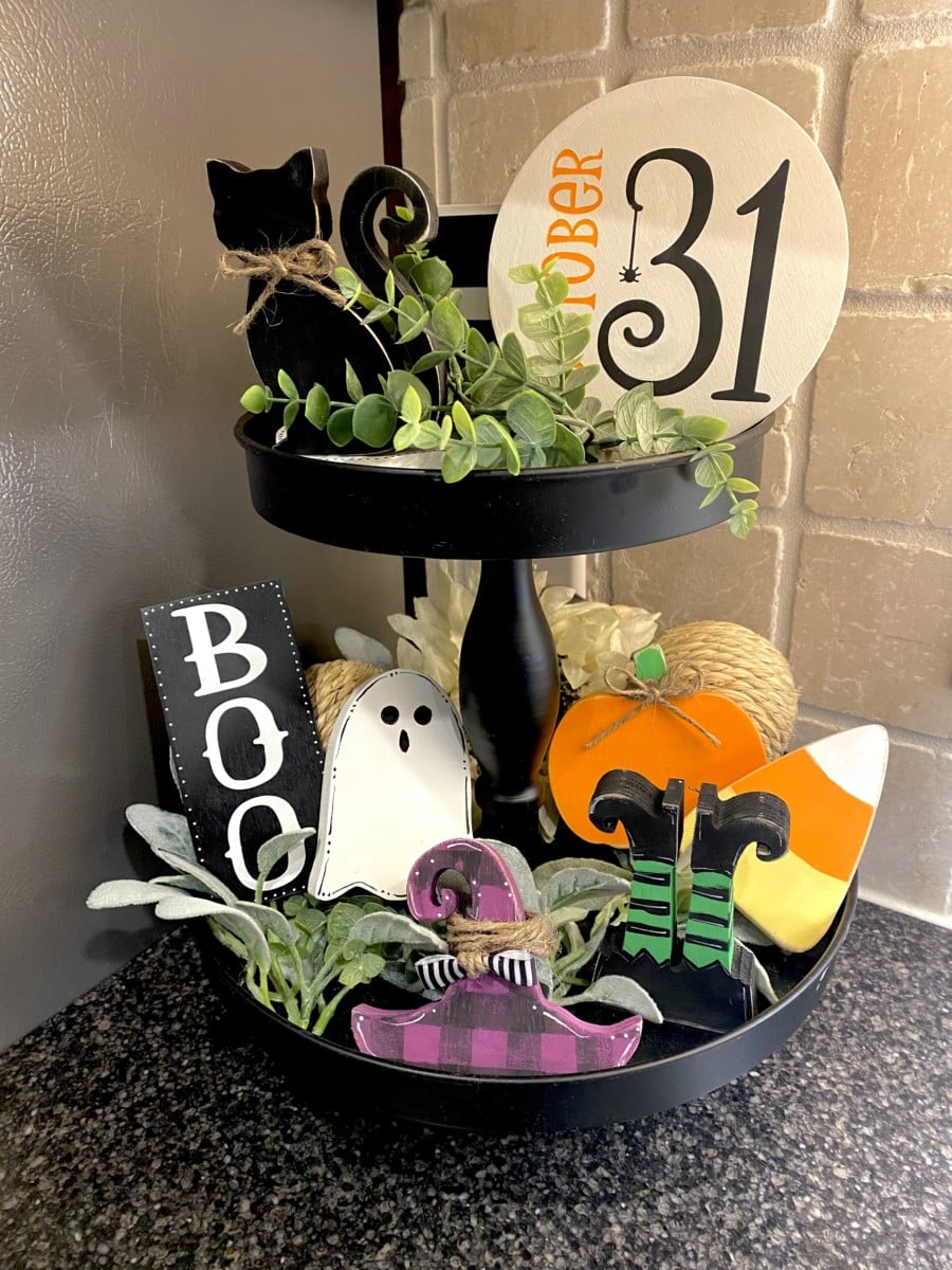 layered-halloween-decor-in-the-kitchen