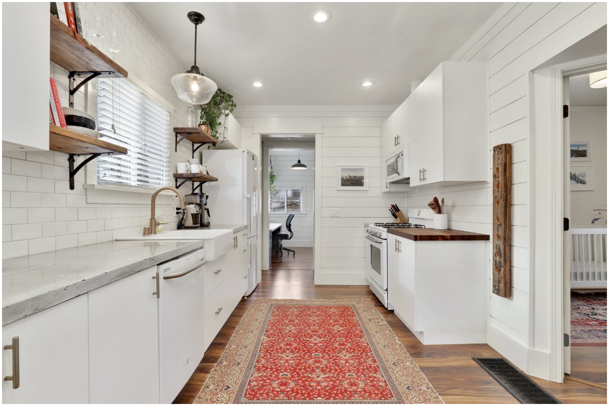learn what to look for in this kitchen if you're buying a home without a realtor