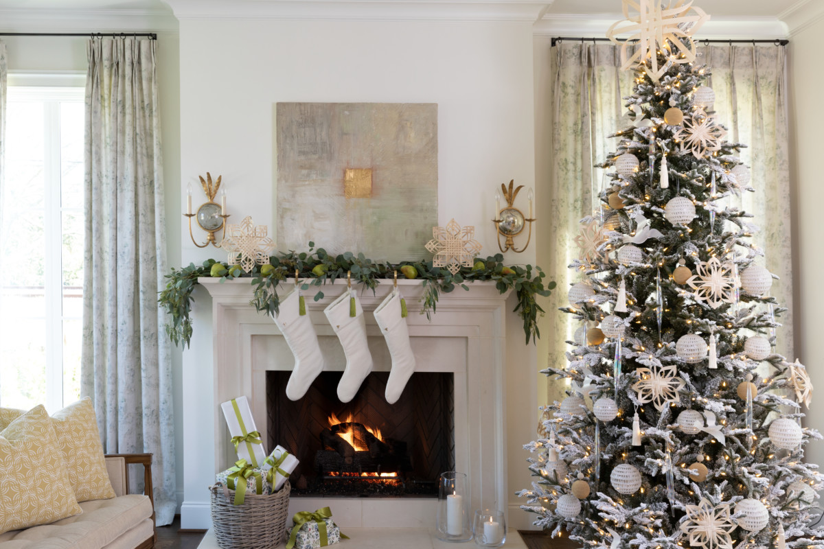 How to Decorate a Christmas Mantle with the help of my Cricut Maker