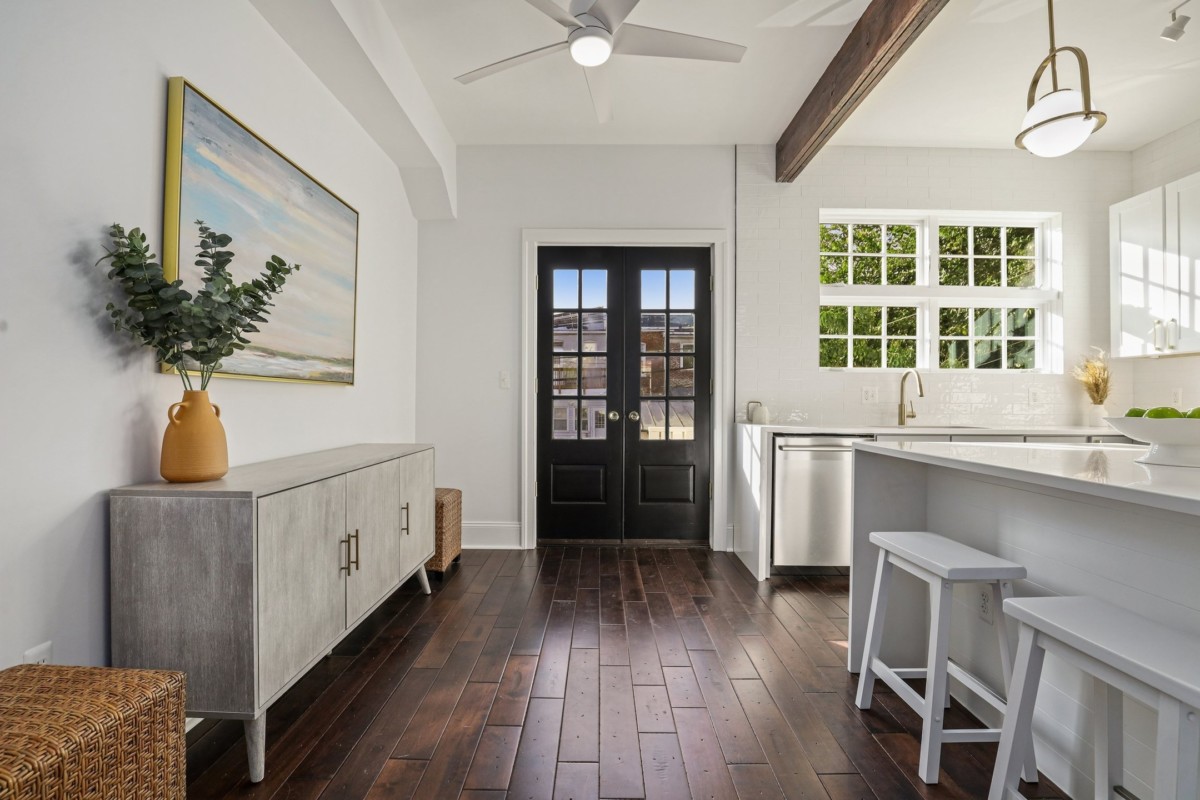 https://www.redfin.com/blog/wp-content/uploads/2022/01/Organized-entryway-and-kitchen.jpg