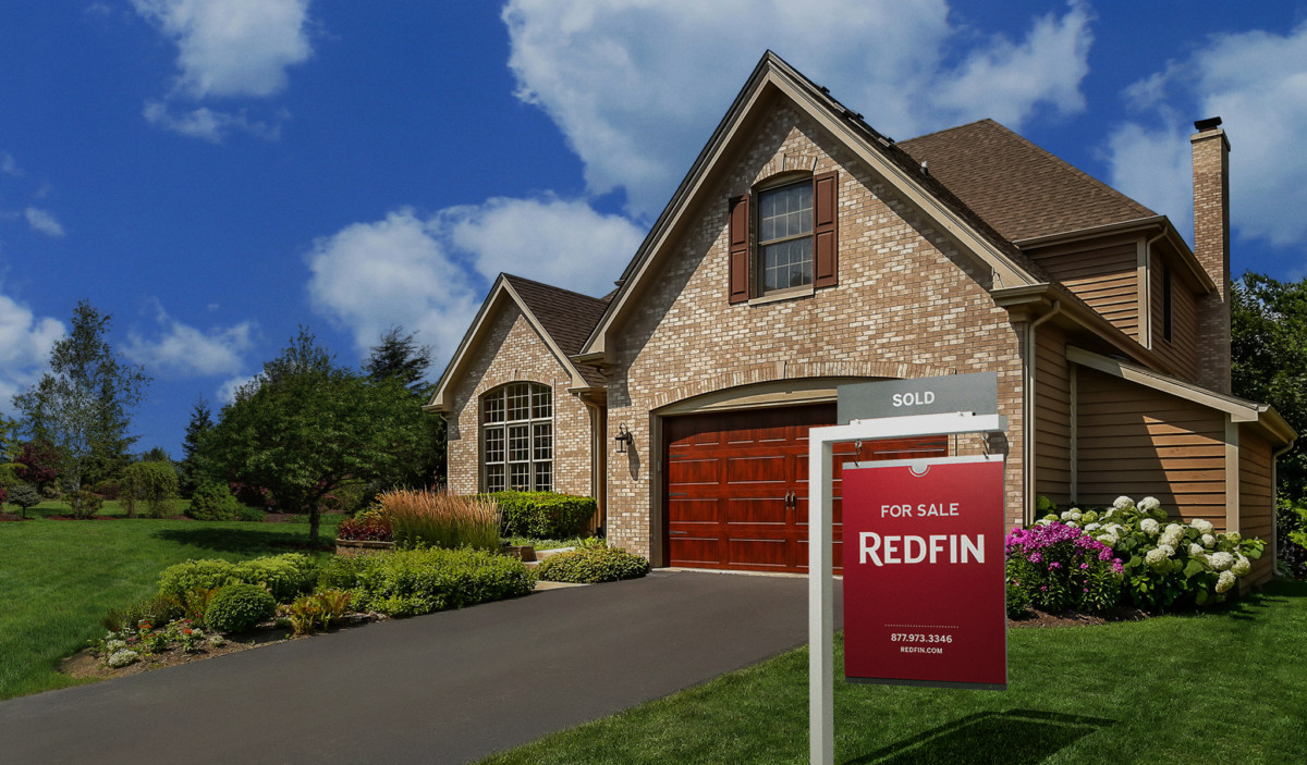 https://www.redfin.com/blog/wp-content/uploads/2022/02/Moving-into-a-new-house-checklist_1.jpg