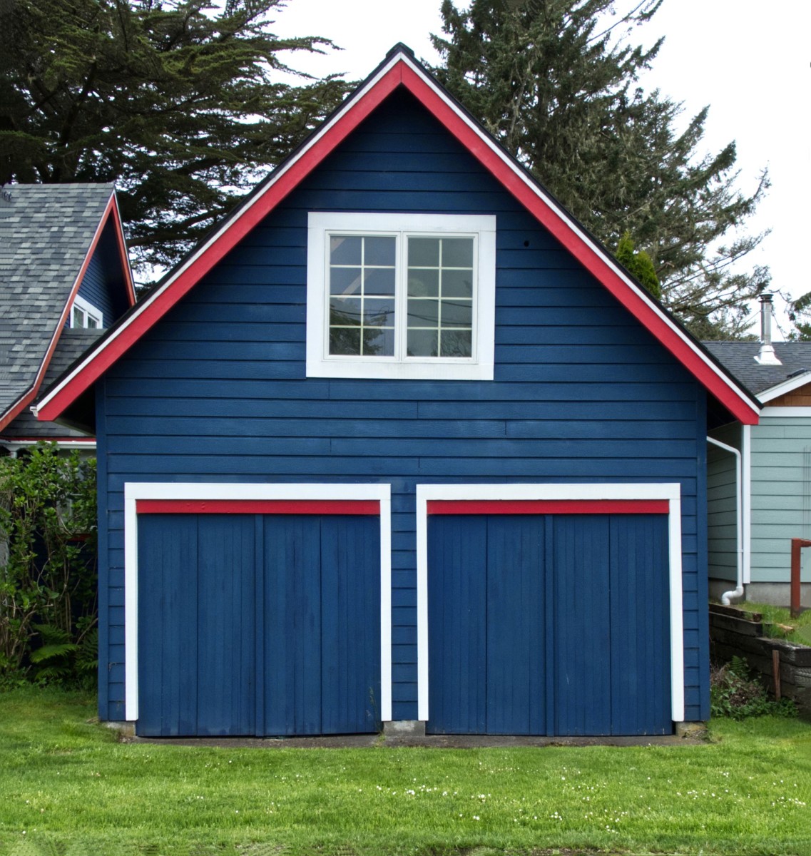 Old blue and red carriage house
