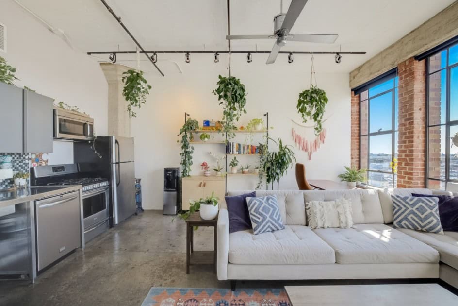The Ultimate Guide to Minimalist Moving | Redfin