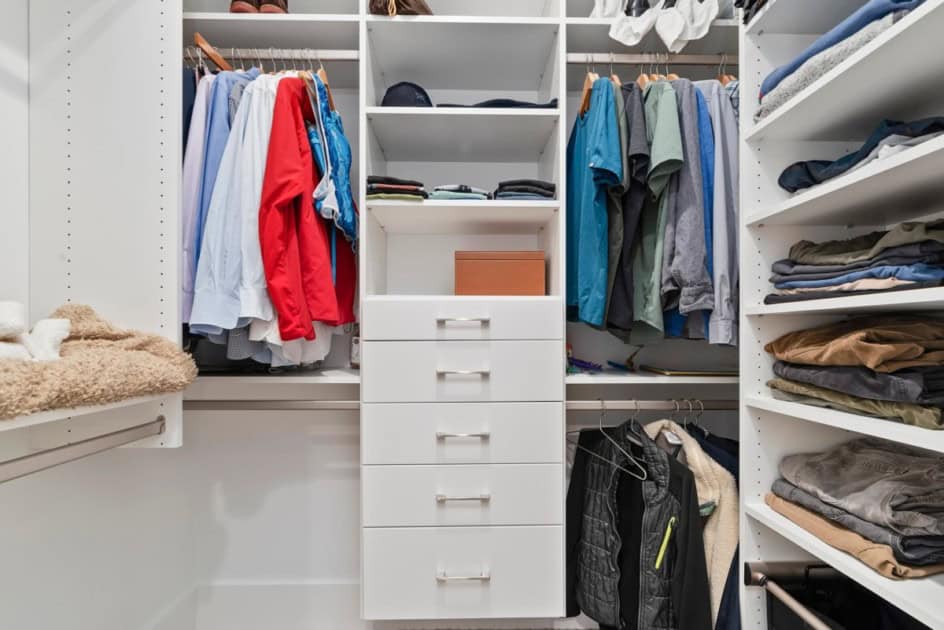 Image showcasing The Ultimate Guide to Minimalist Moving | Redfin