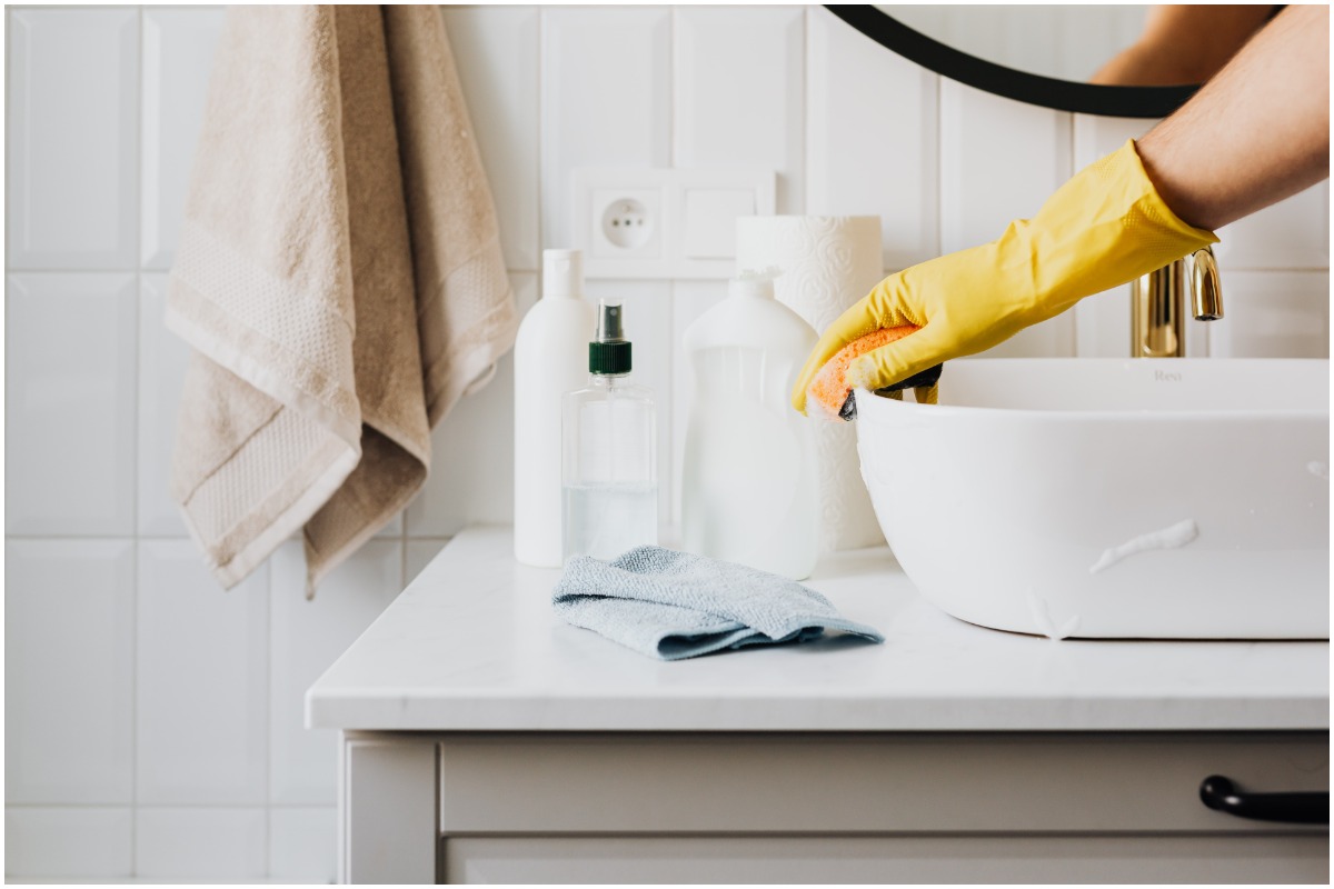 The Right Way to Clean and Scrub Your Bathtub, Denver House Cleaning  Services, House Cleaners
