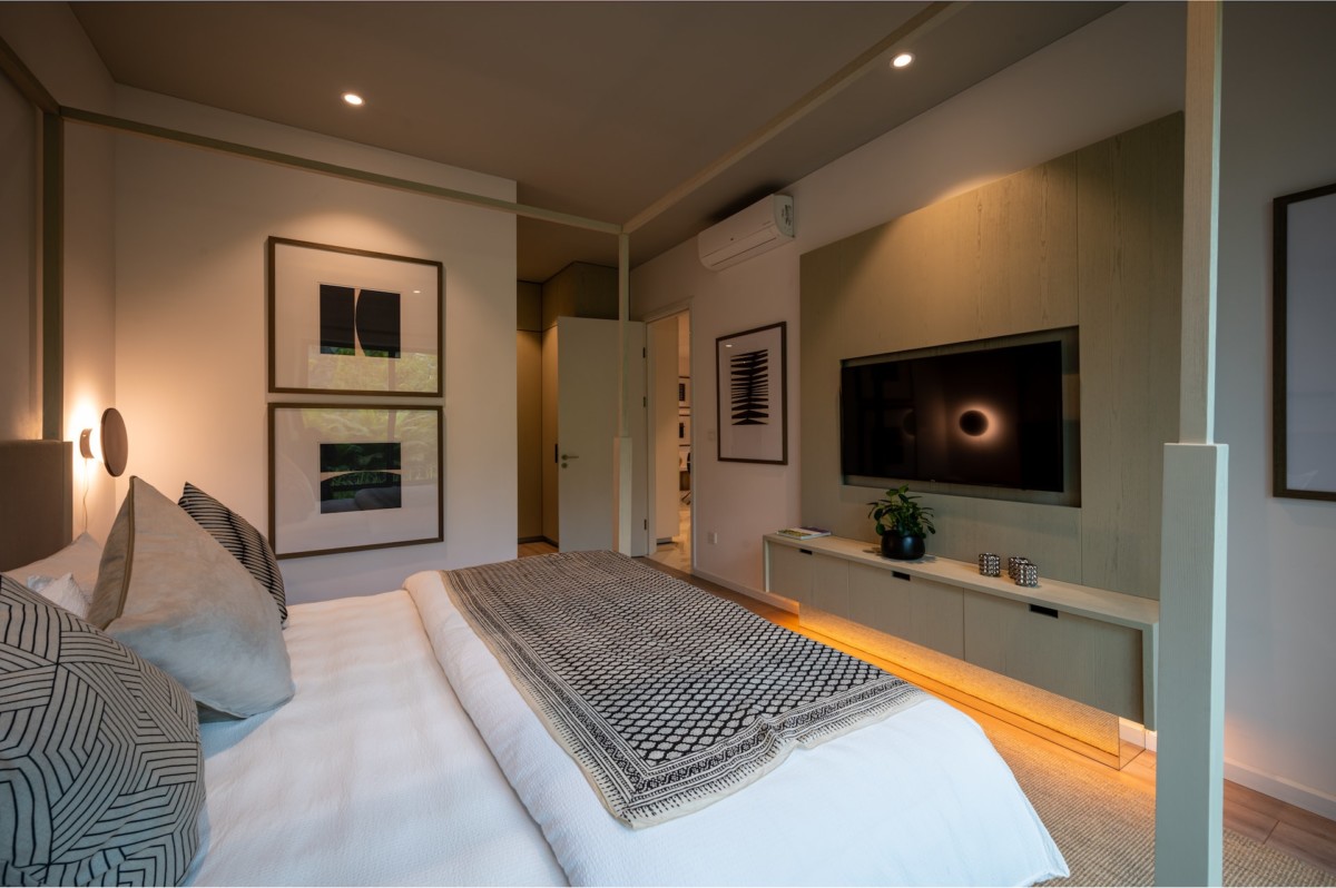 Bedroom with luxurious finishes