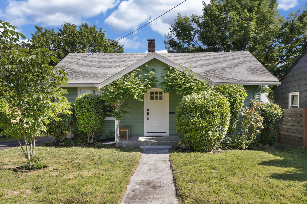 Cottage Style Homes: Cozy, Quaint and Charming