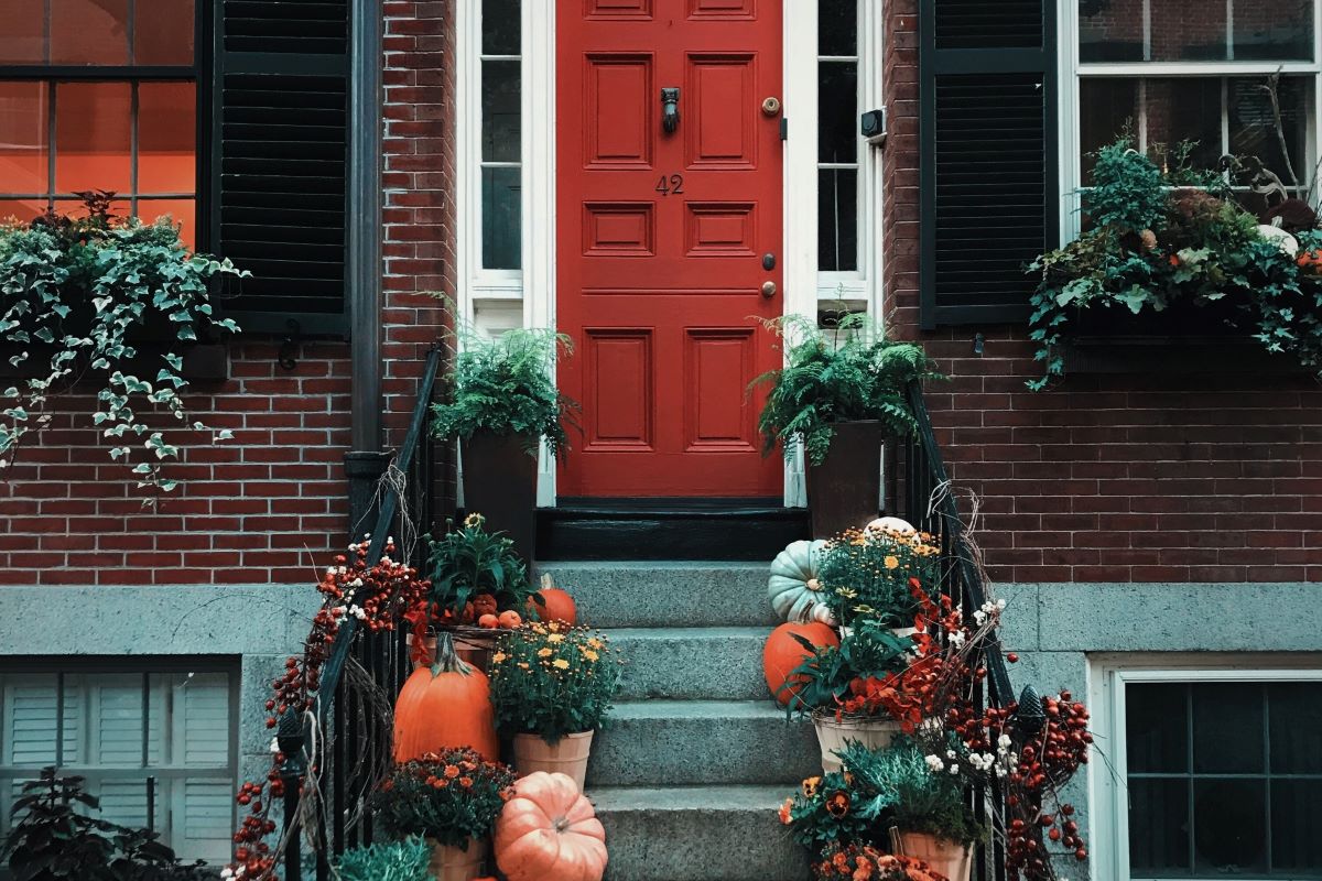pumkins and flowers at the front door