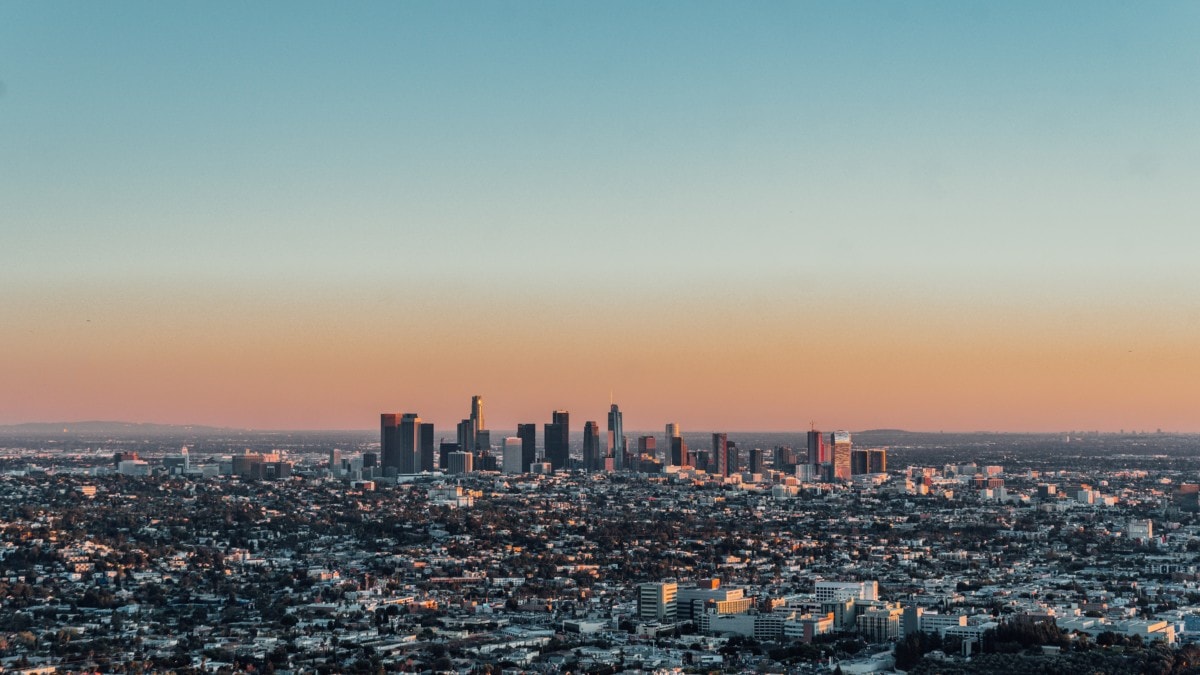 Horizonte de Los Angeles ao pôr do sol