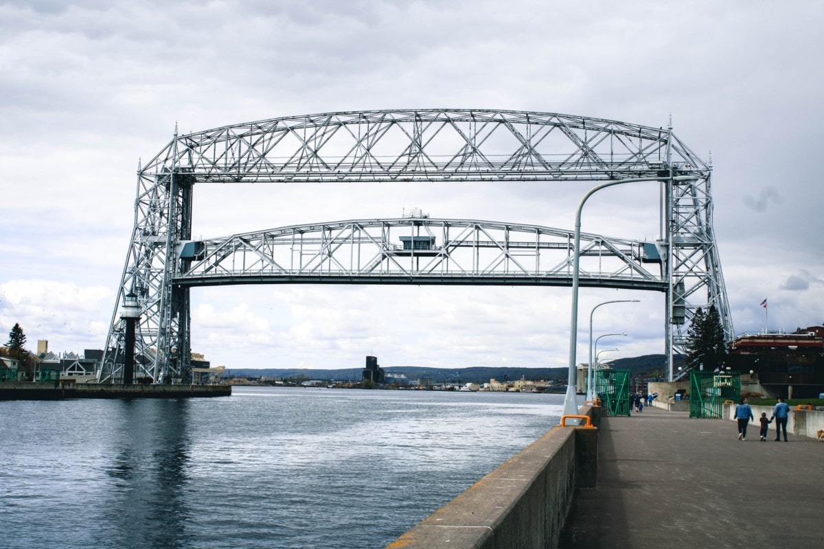 bridge in duluth minnesota on a cloudy day