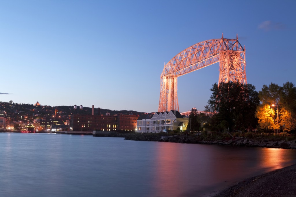 downtown duluth mn at night