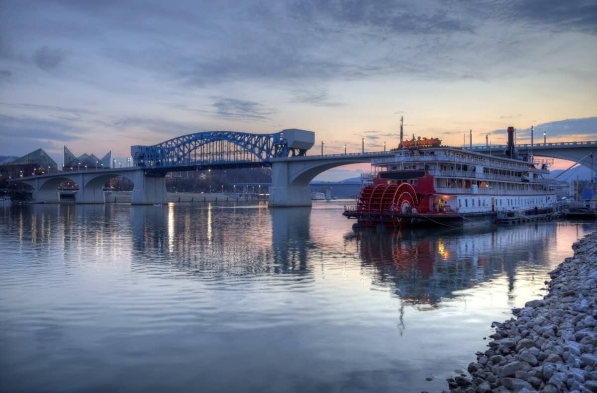 chattanooga tennessee at dusk over the river_Getty