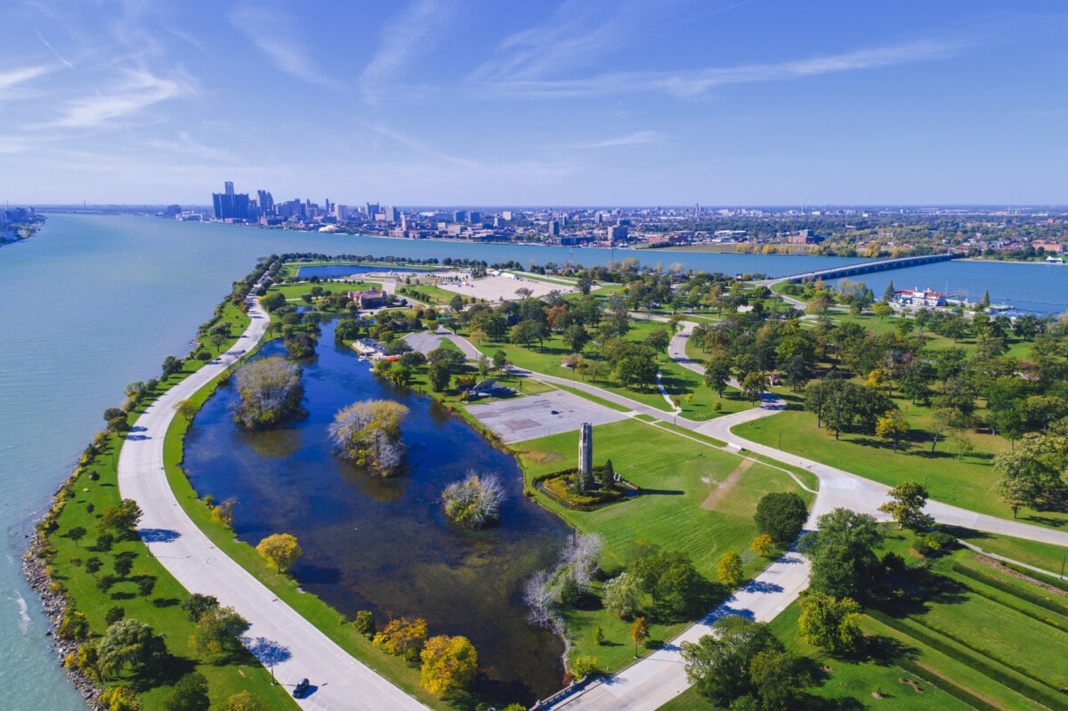 island park in detroit with water views and green trees_Getty