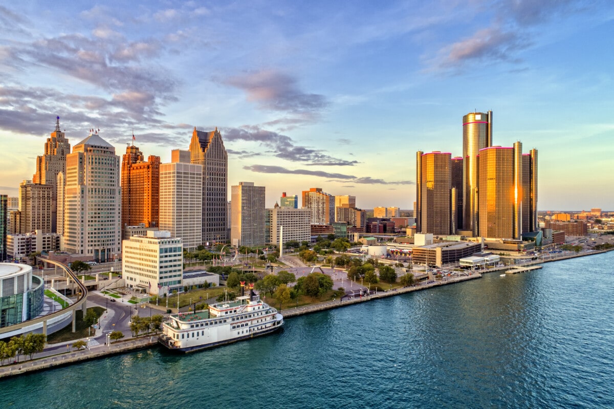 detroit michigan skyline at sunset_Getty