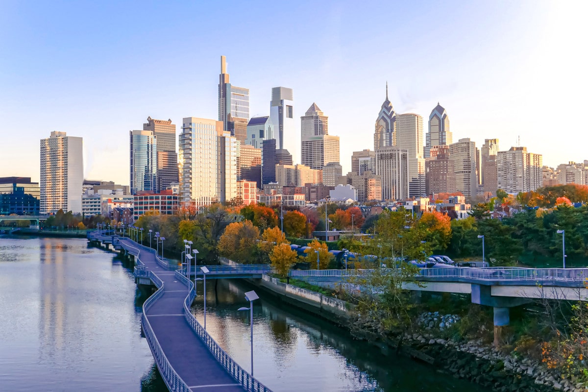 Philadelphiaâs skyline in autumn