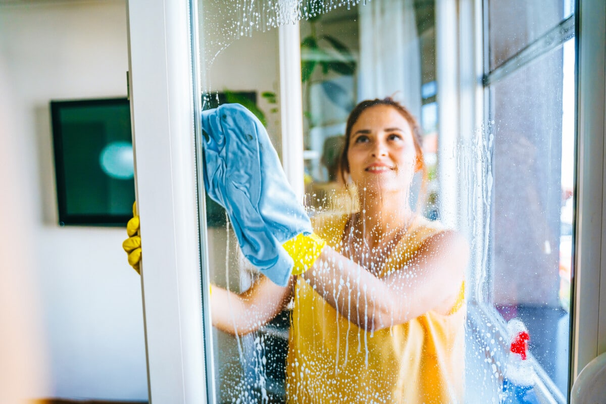 Cleaning windows