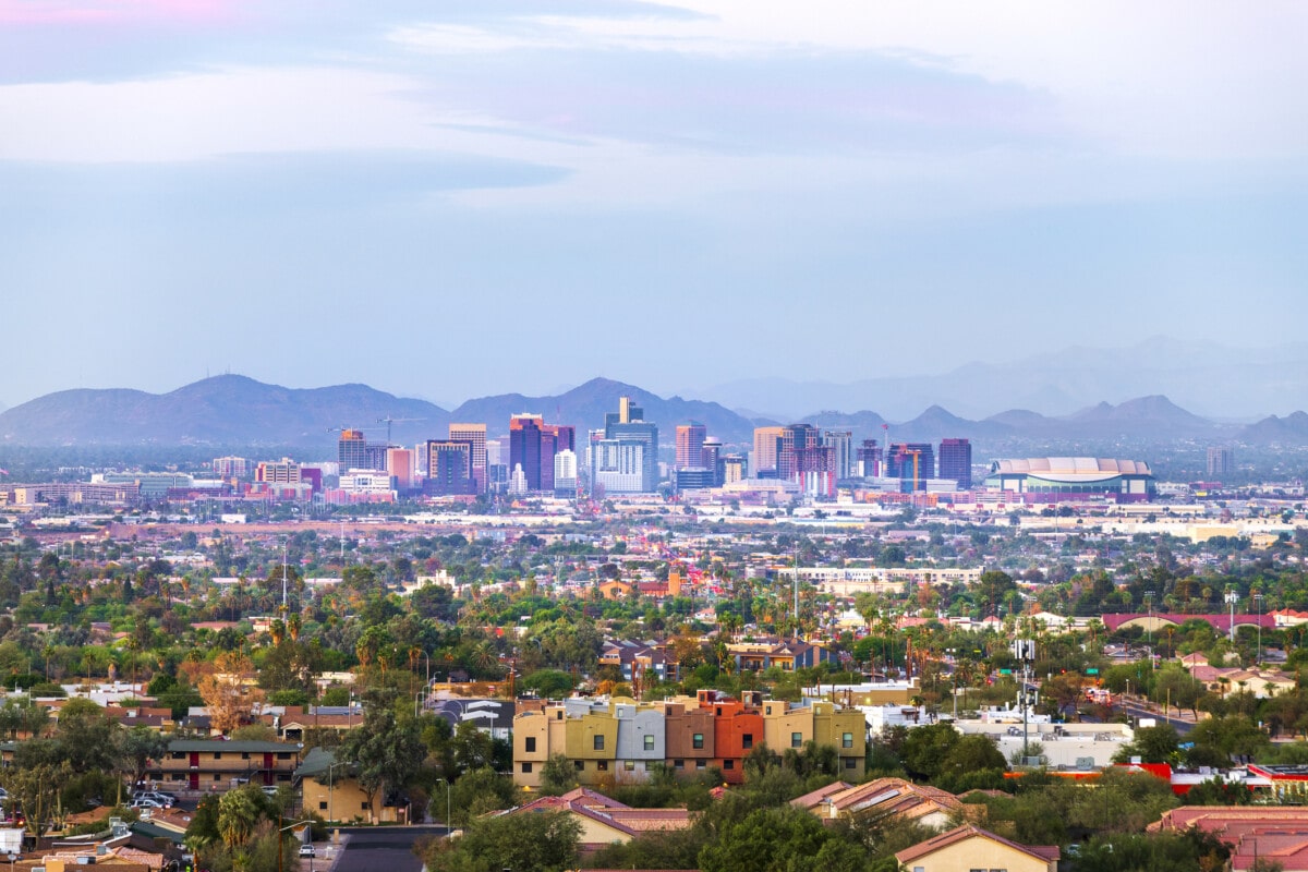 Living in Las Vegas VS Living in Phoenix - What's the Difference?