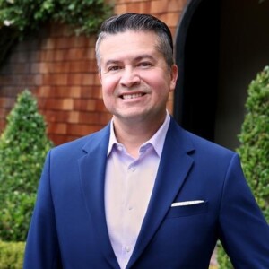 Picture of Carlos Barrientos | Redfin Real Estate Agent