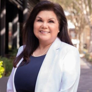 Picture of Dianna Navarro | Redfin Real Estate Agent