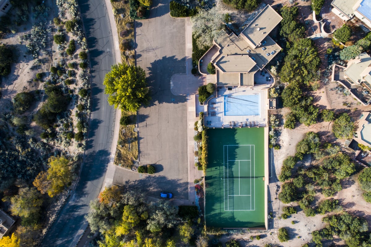 Villa with pool and tennis court seen from the sky.