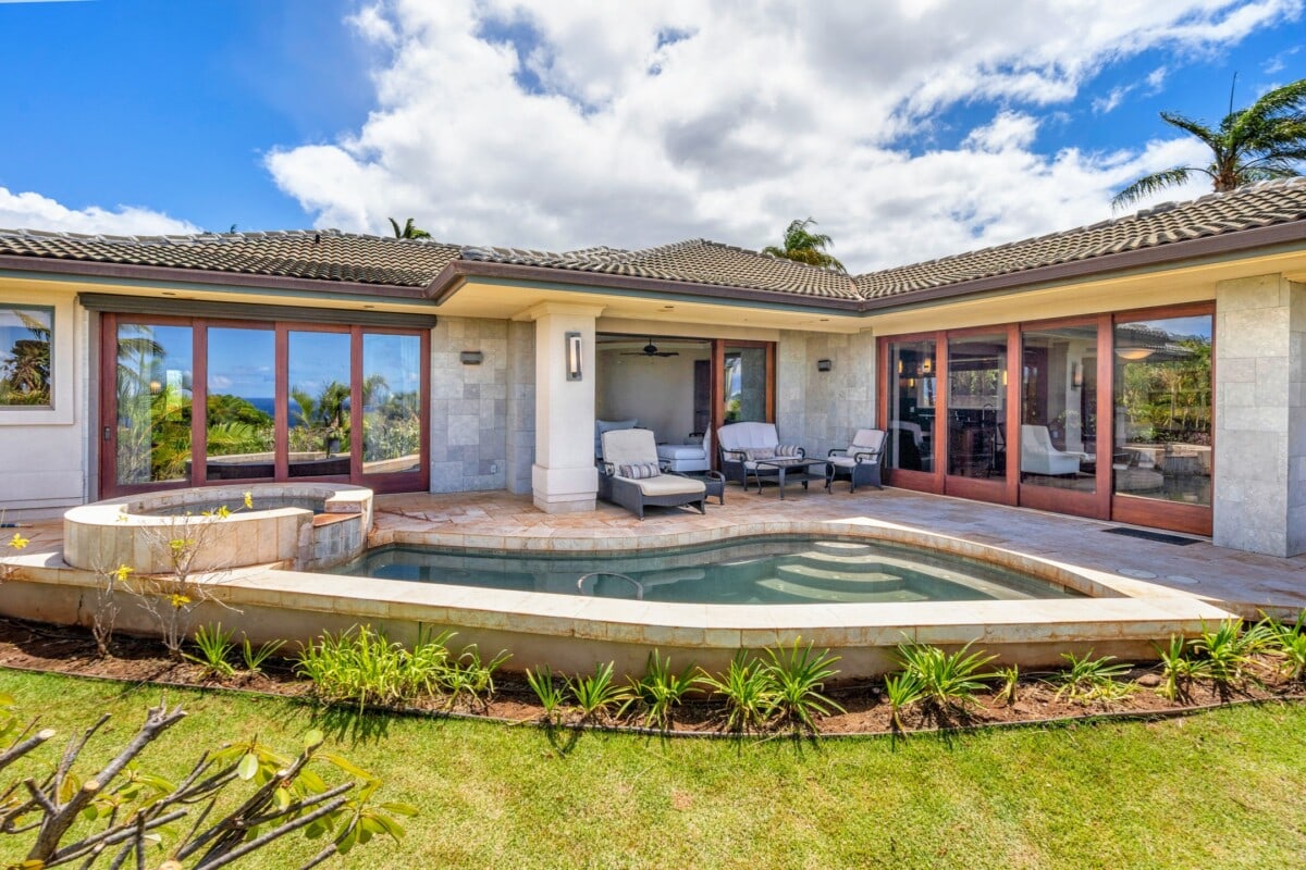 Home successful  Hawaii with pool