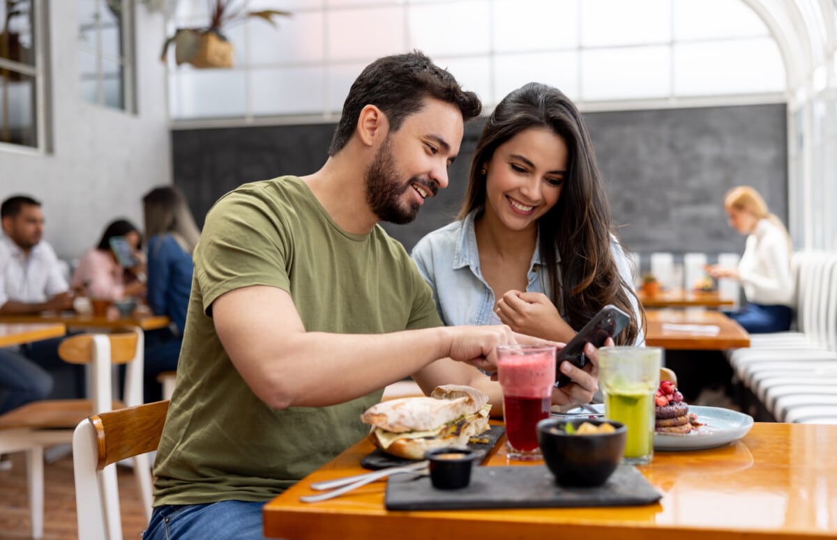 Couple eating at a restaurant in Grand Rapids