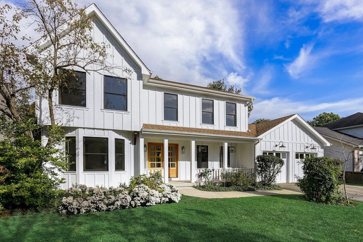 white farmhouse in naperville with manicured yard