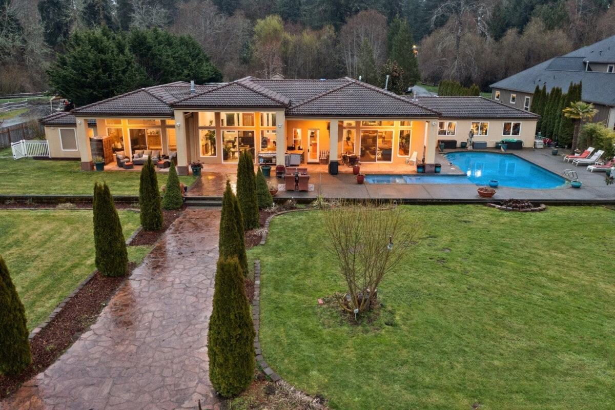large home with swimming pool in olympia