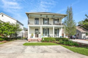 house in baton rouge Louisiana with large front porch