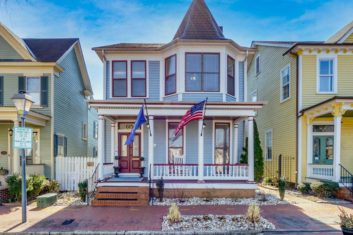 home in Portsmouth Virginia with bay windows and front porch