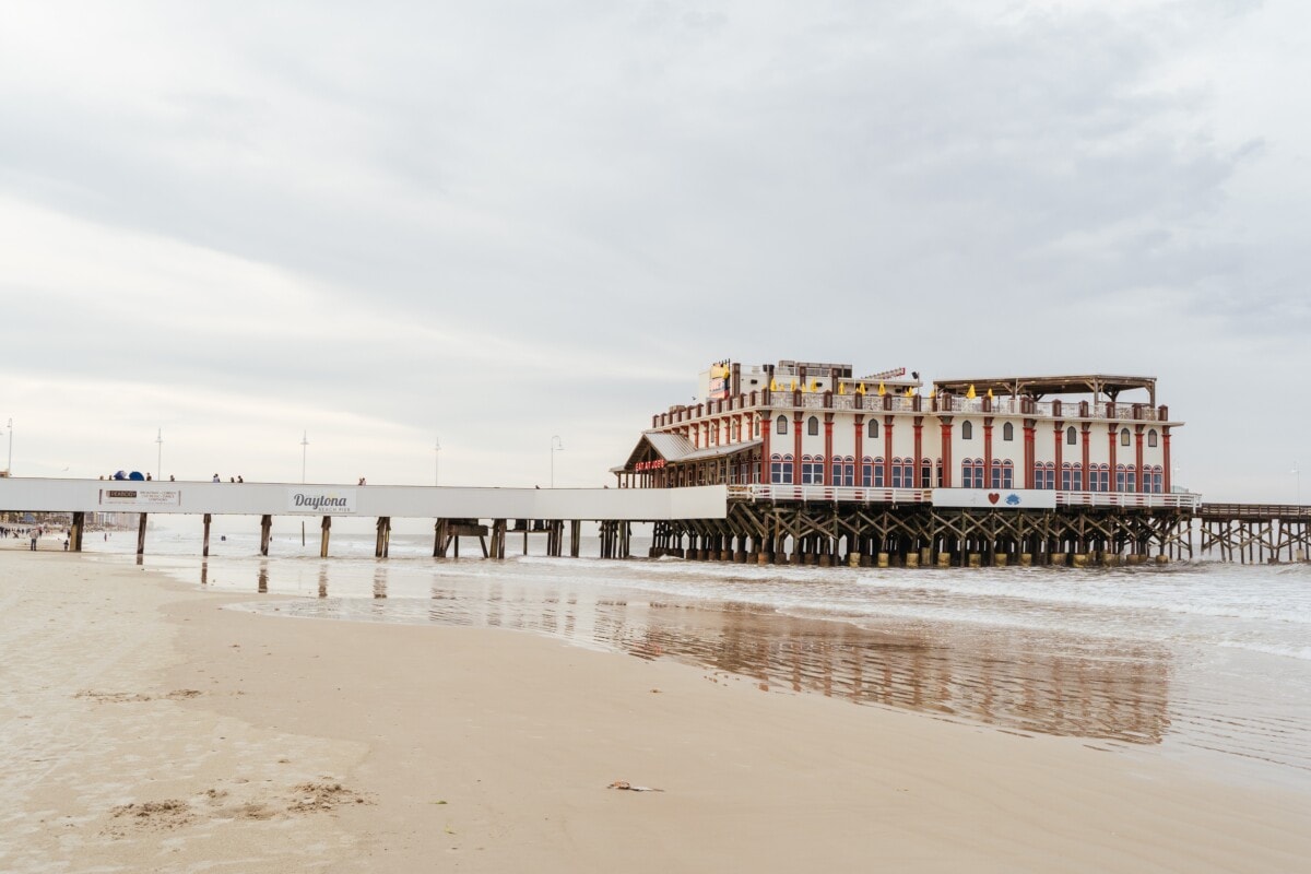 daytona beach with building on the pier
